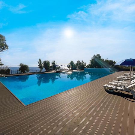 Il Pampaleone Glamping And Resort 아치레알레 외부 사진