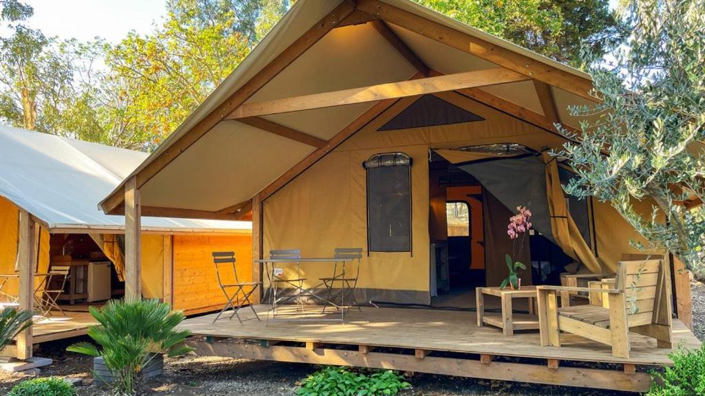 Il Pampaleone Glamping And Resort 아치레알레 외부 사진