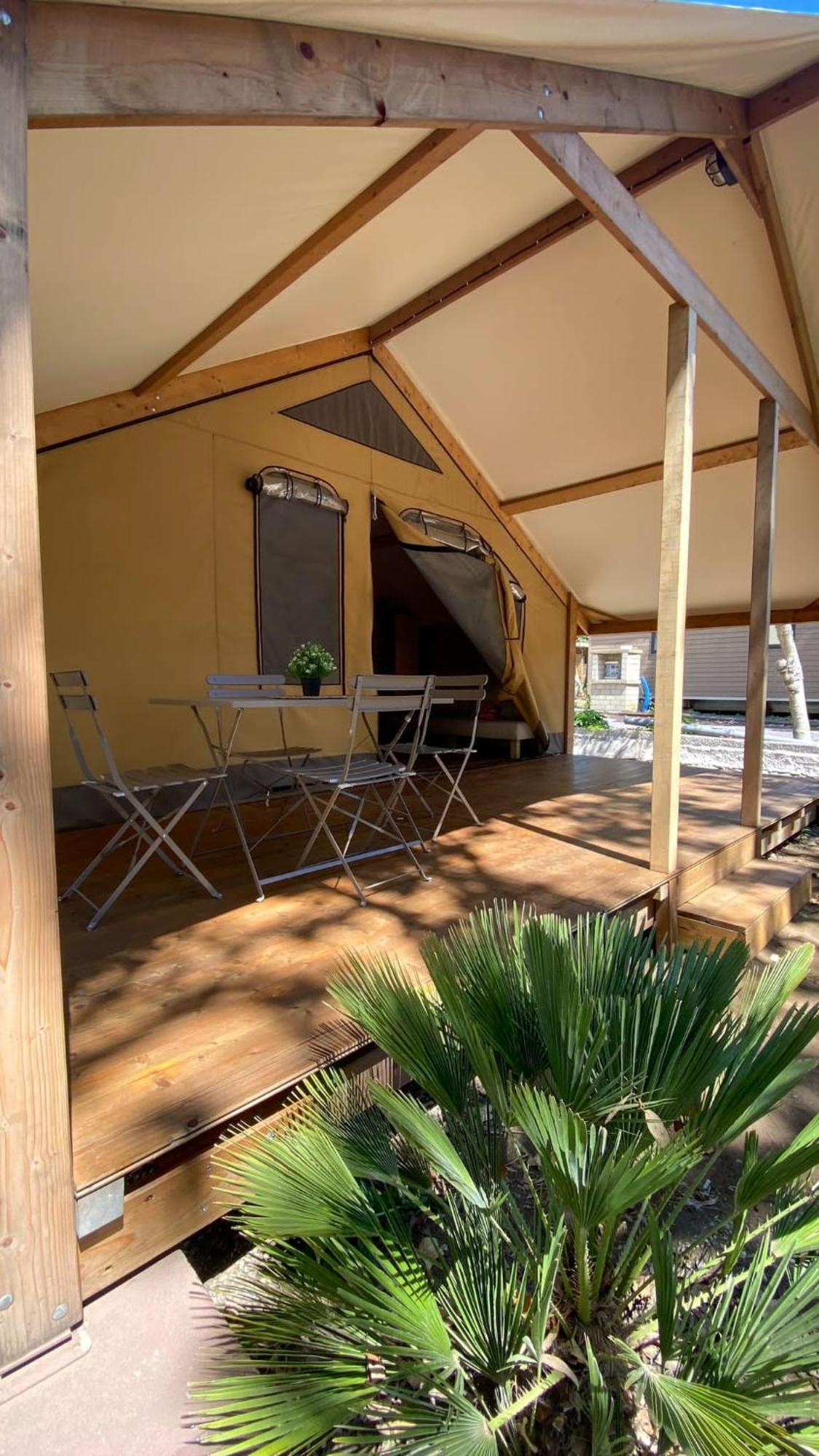 Il Pampaleone Glamping And Resort 아치레알레 외부 사진