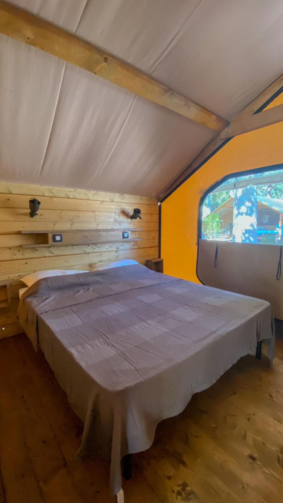 Il Pampaleone Glamping And Resort 아치레알레 객실 사진