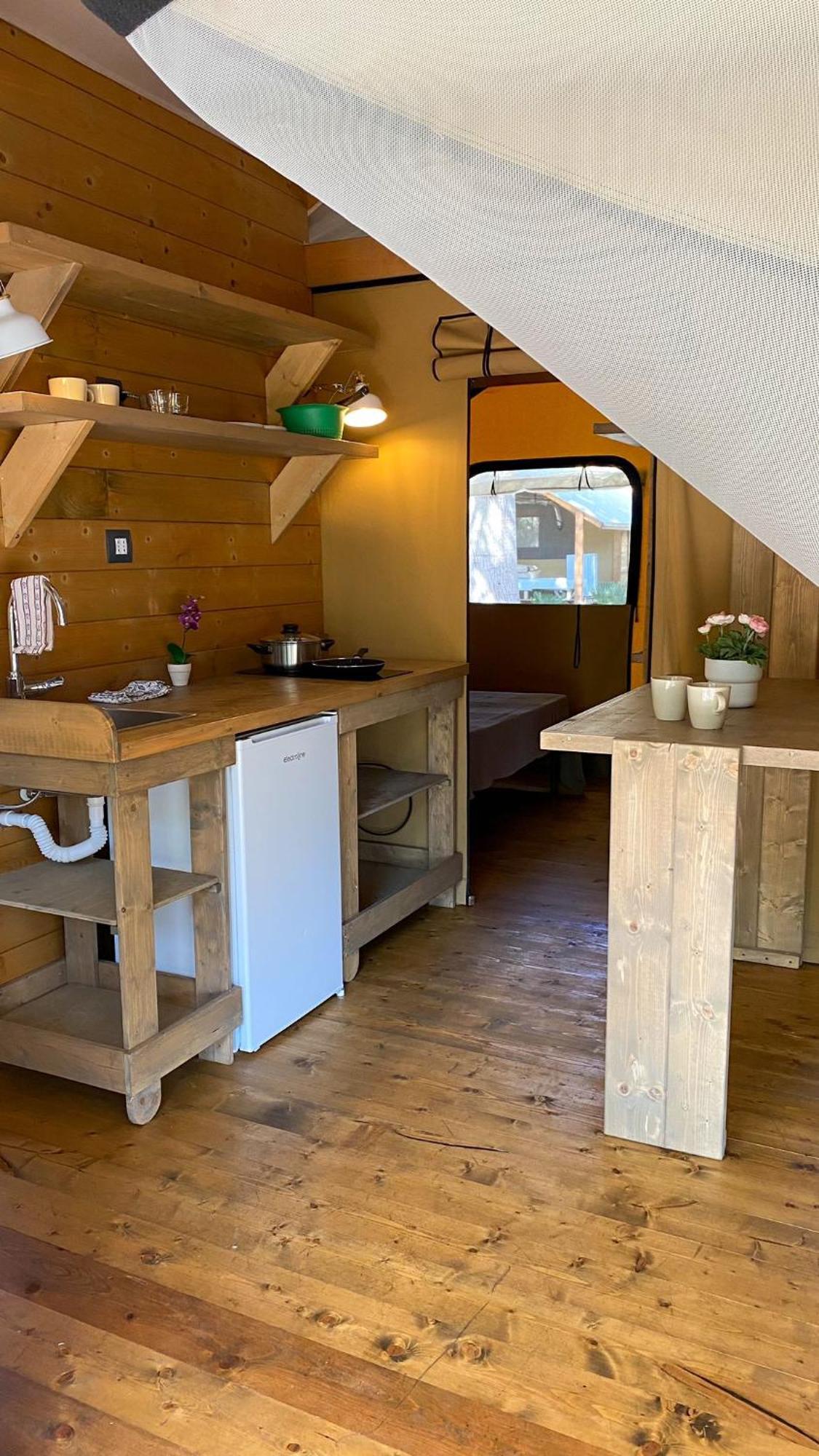 Il Pampaleone Glamping And Resort 아치레알레 객실 사진